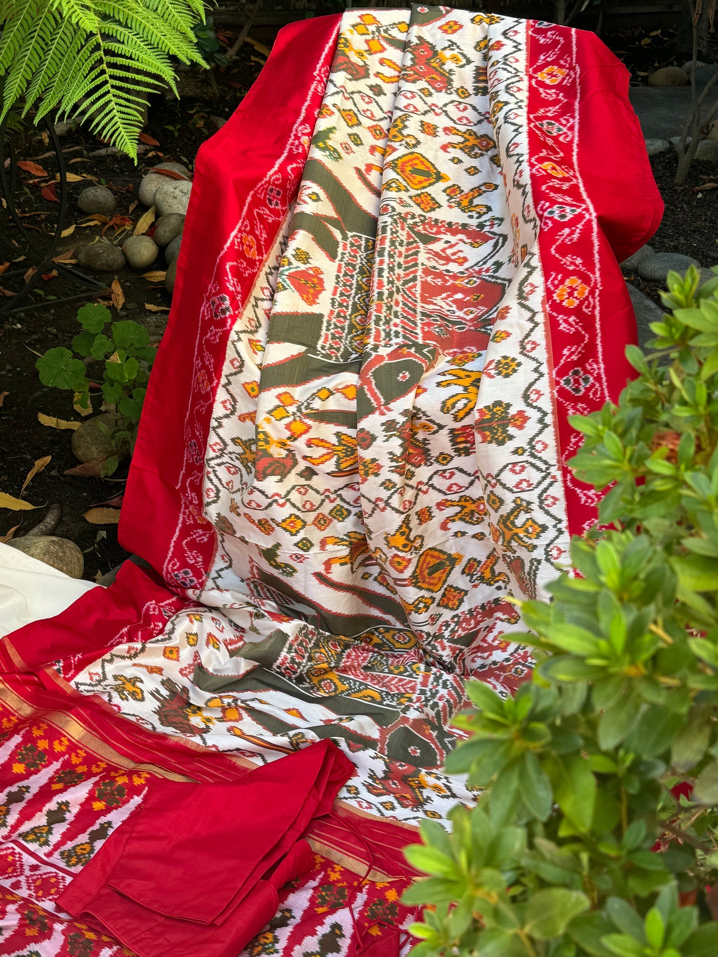 Magestic Elephant weave Ikkath Saree in Pearl White and Red