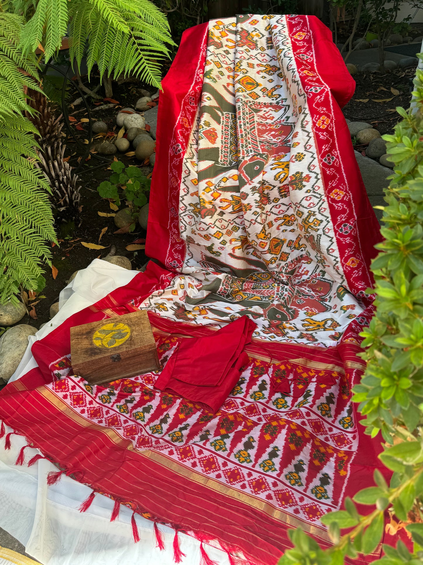 Magestic Elephant weave Ikkath Saree in Pearl White and Red