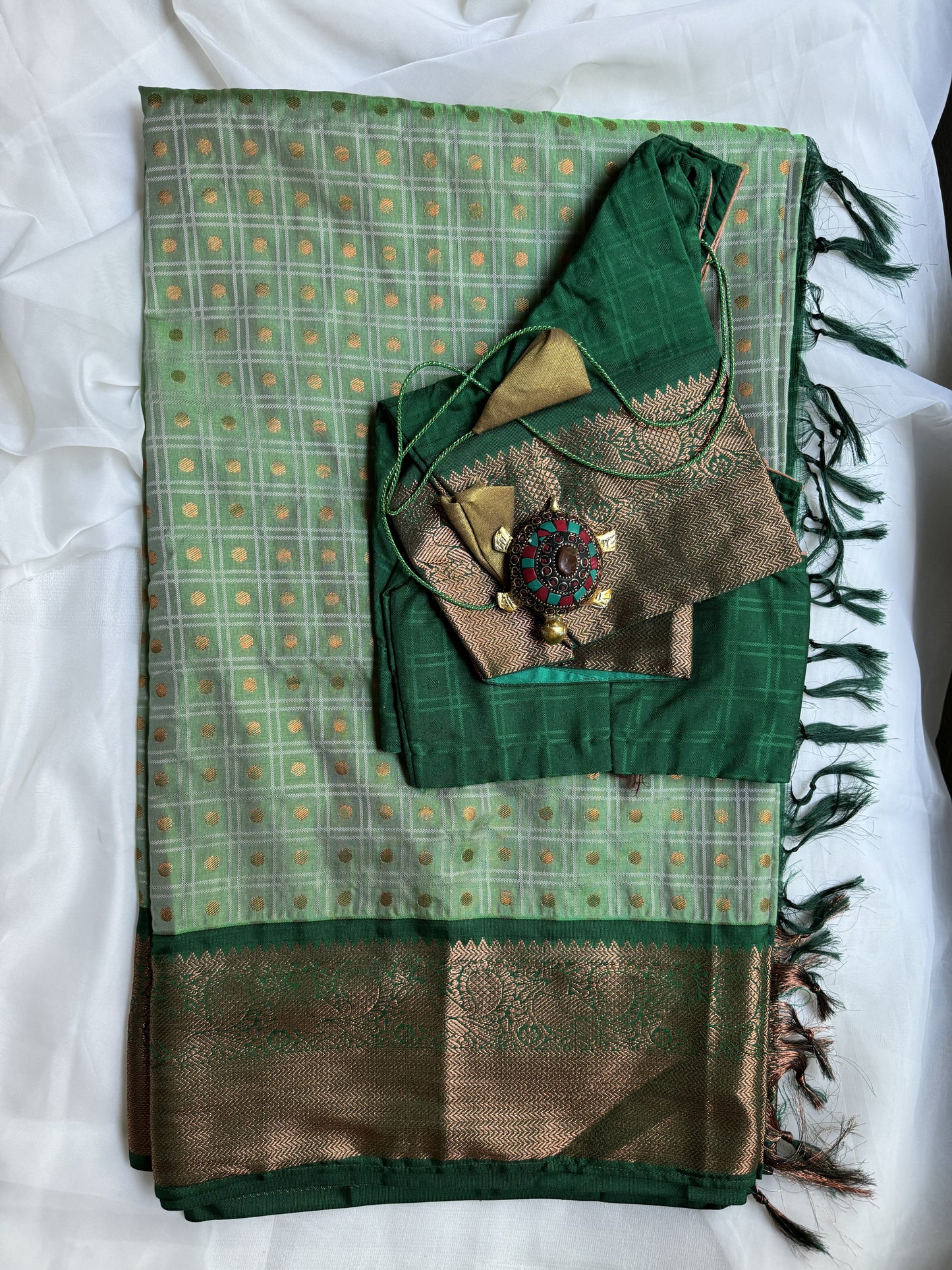 1000 butti saree in Traditional Colors - Green