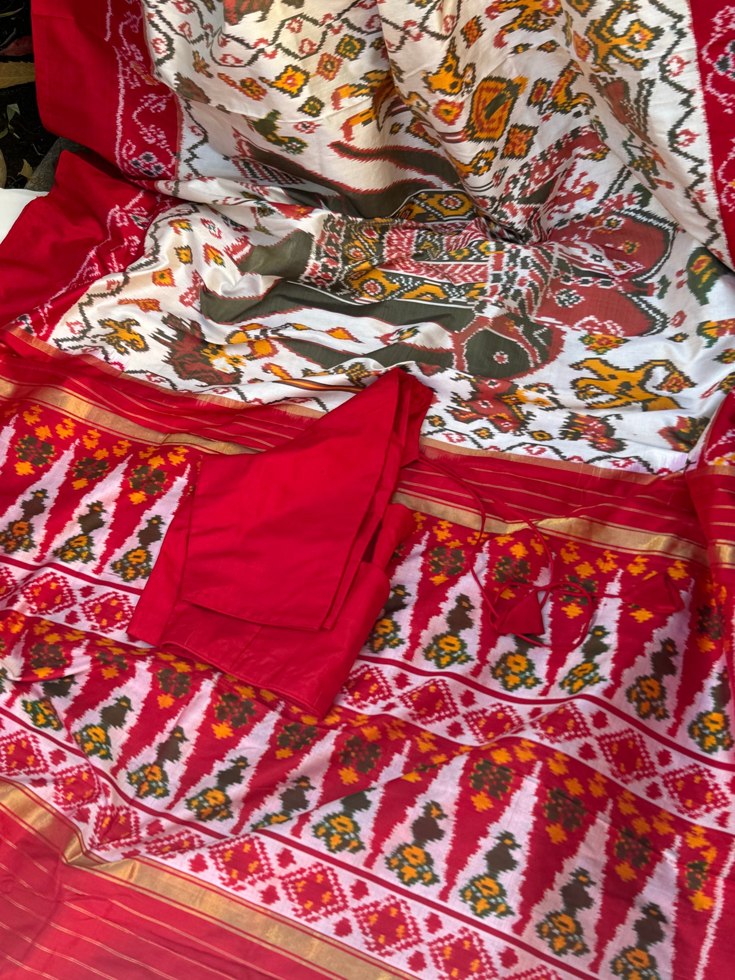 Magestic Elephant weave Ikkath Saree in Pearl White and Red